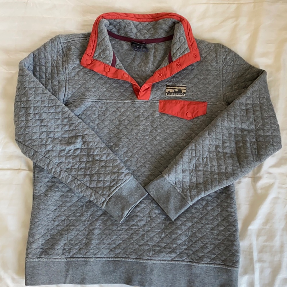 Rare: Women’s Patagonia Quilted pull over